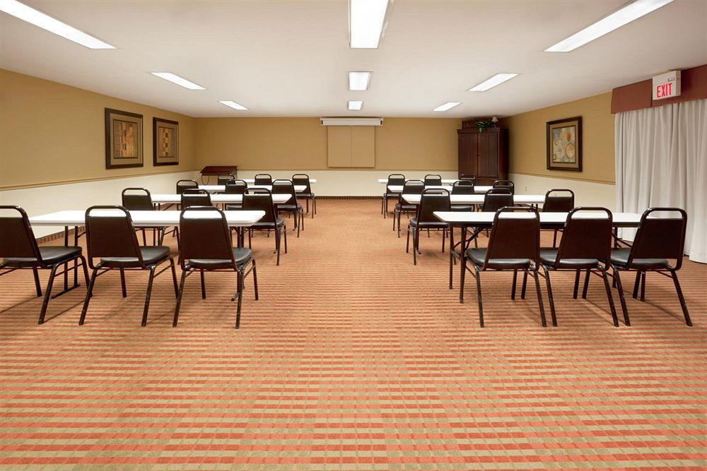Wingate By Wyndham Hotel 3*