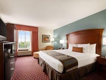 Wingate By Wyndham Hotel