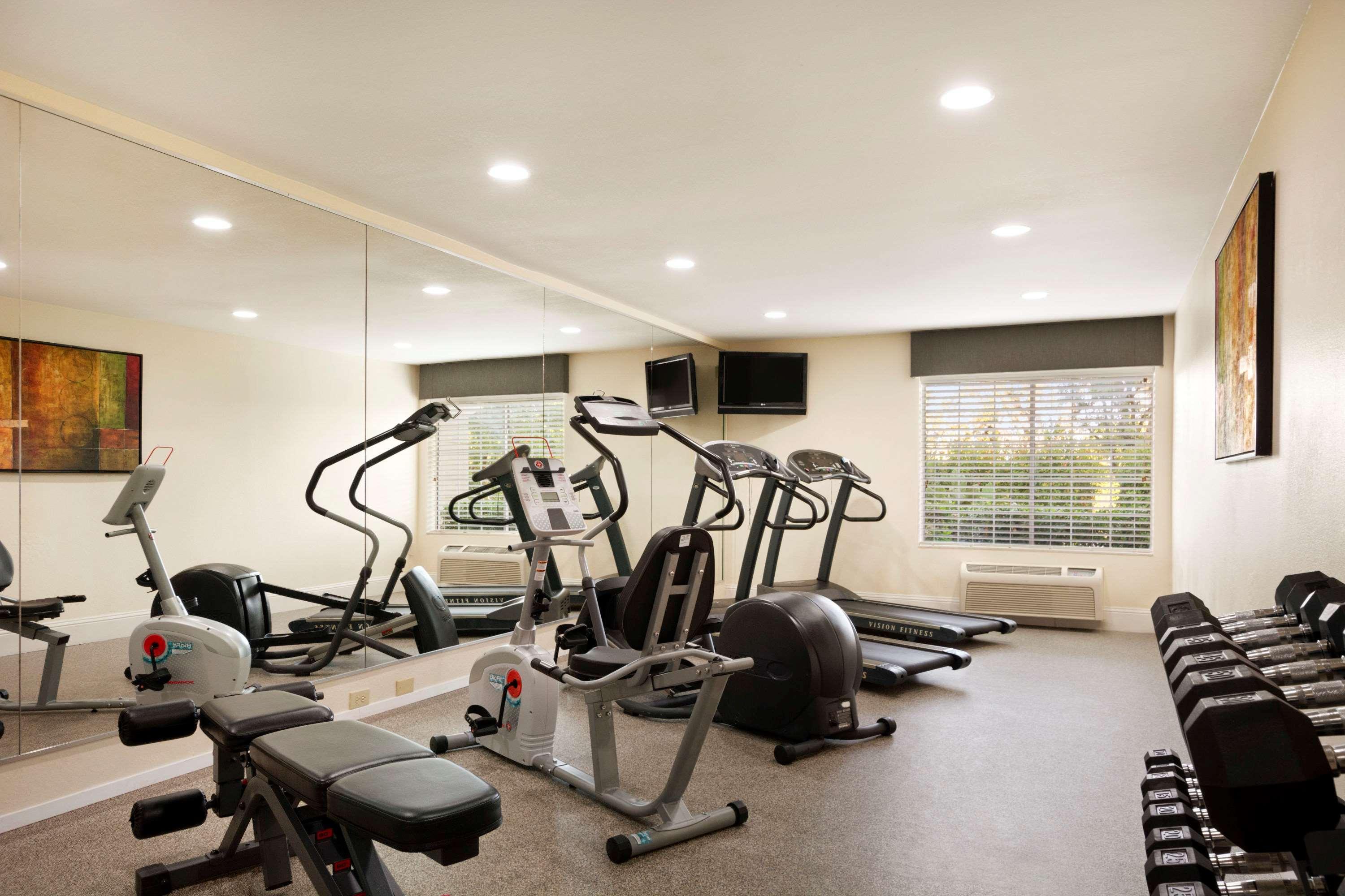 Wingate By Wyndham Hotel 3*